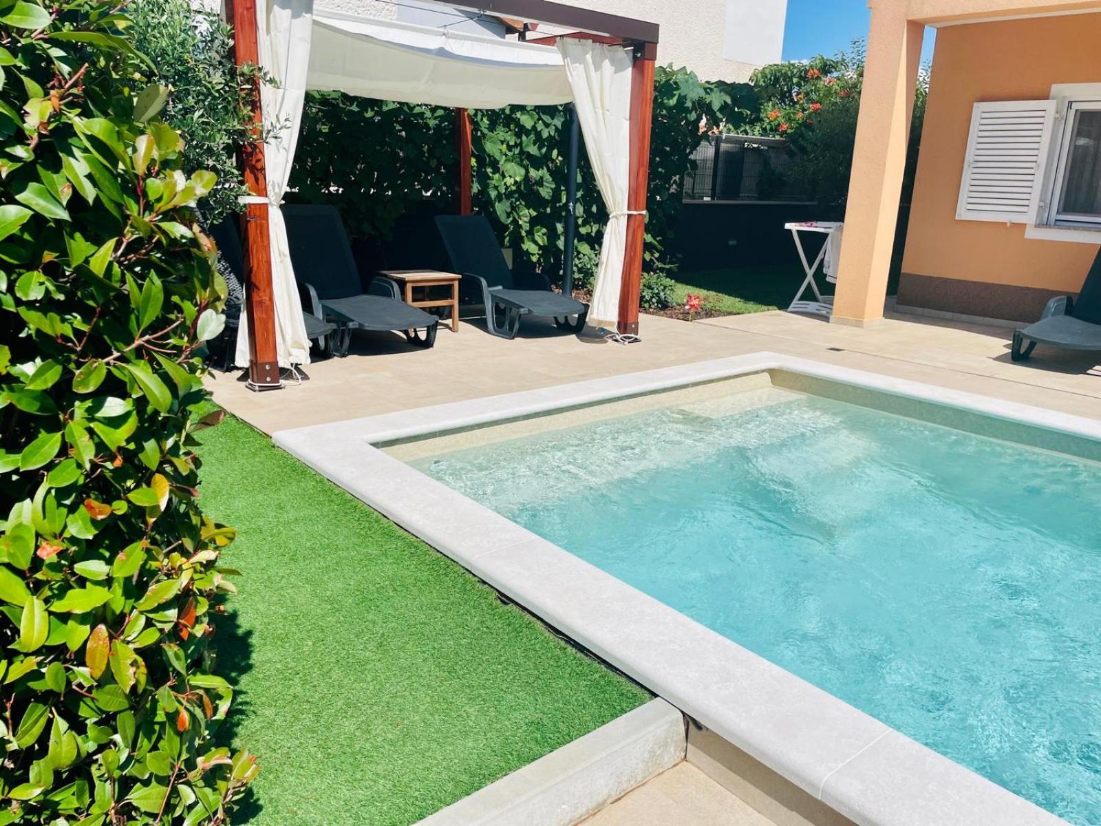 Boutique Apartment With Private Pool For Your Exclusive Use Novigrad Istria Buitenkant foto