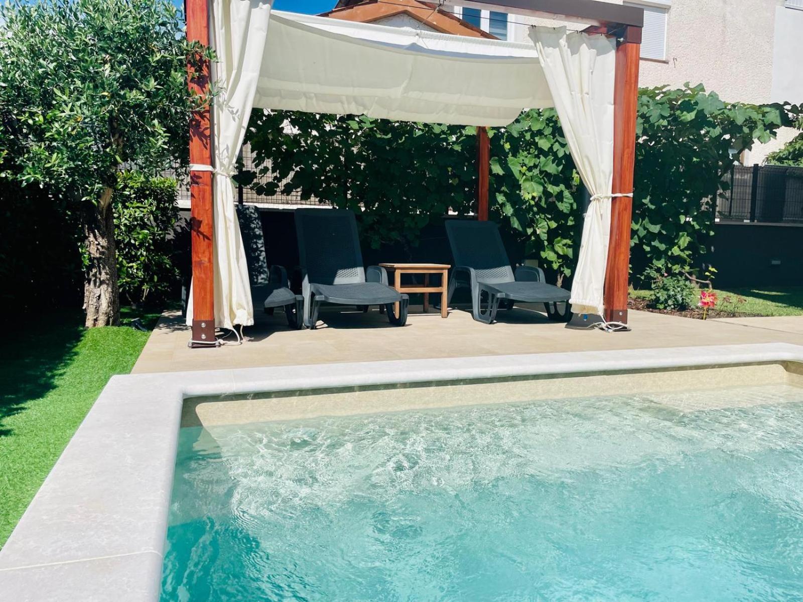 Boutique Apartment With Private Pool For Your Exclusive Use Novigrad Istria Buitenkant foto