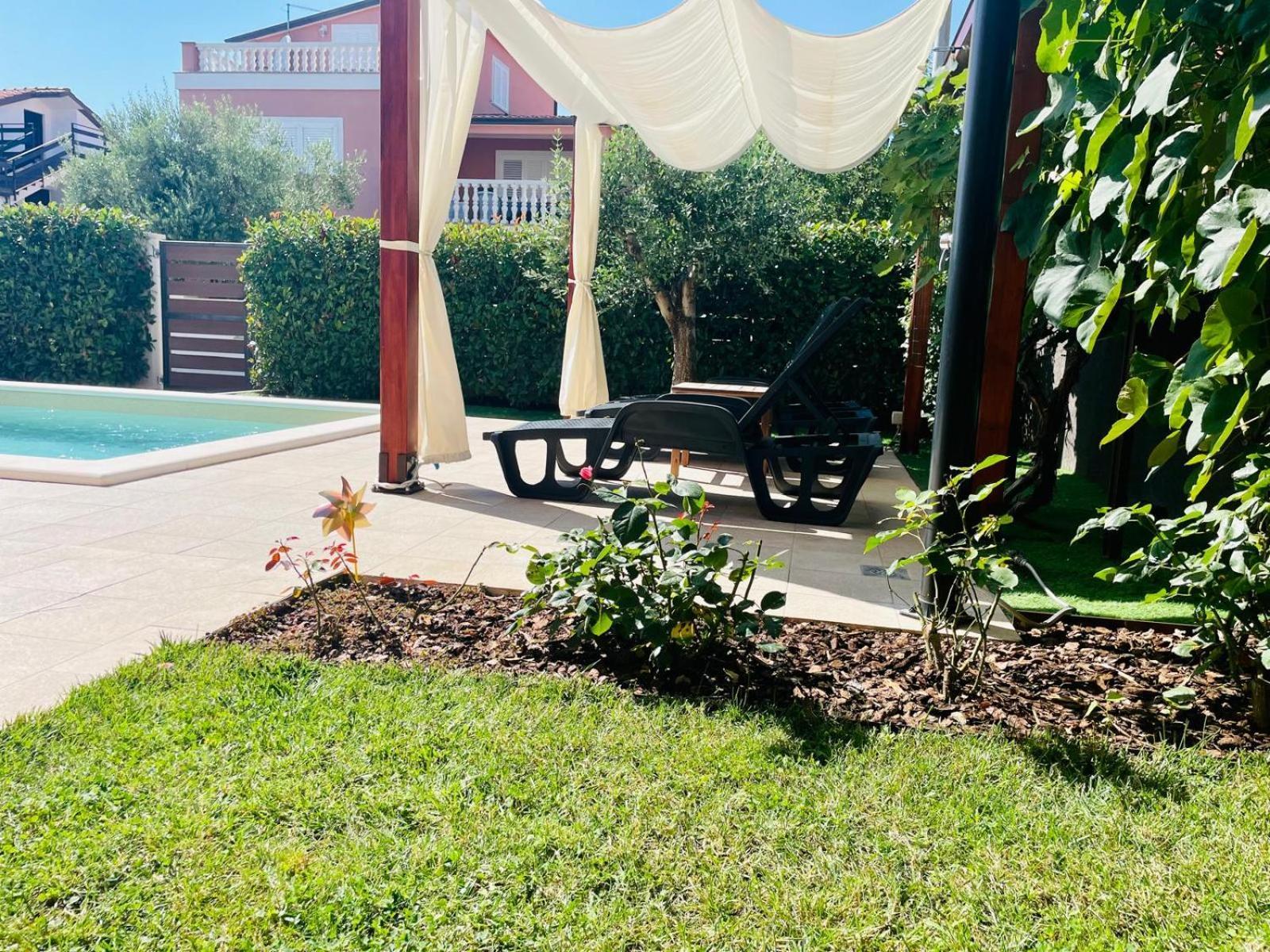 Boutique Apartment With Private Pool For Your Exclusive Use Novigrad Istria Buitenkant foto