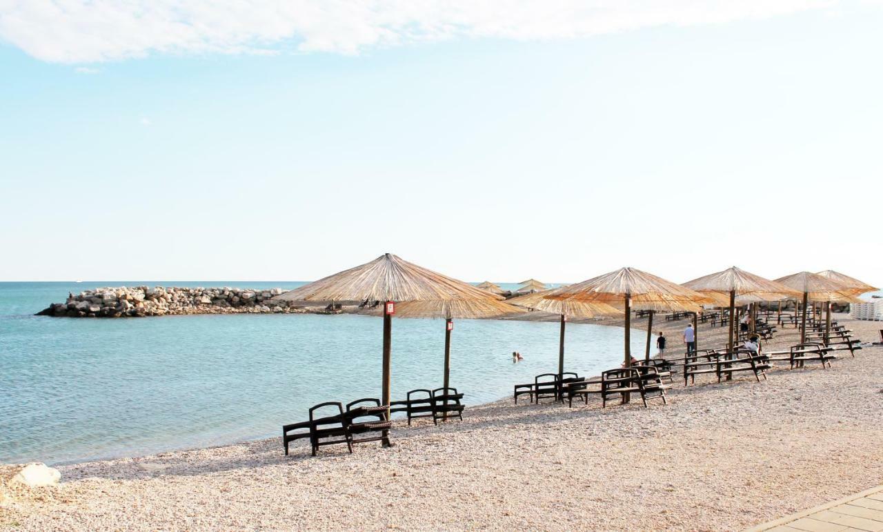 Boutique Apartment With Private Pool For Your Exclusive Use Novigrad Istria Buitenkant foto